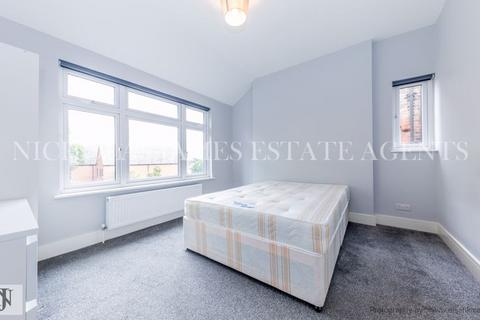 3 bedroom apartment to rent, Windmill Hill, Enfield Chase EN2