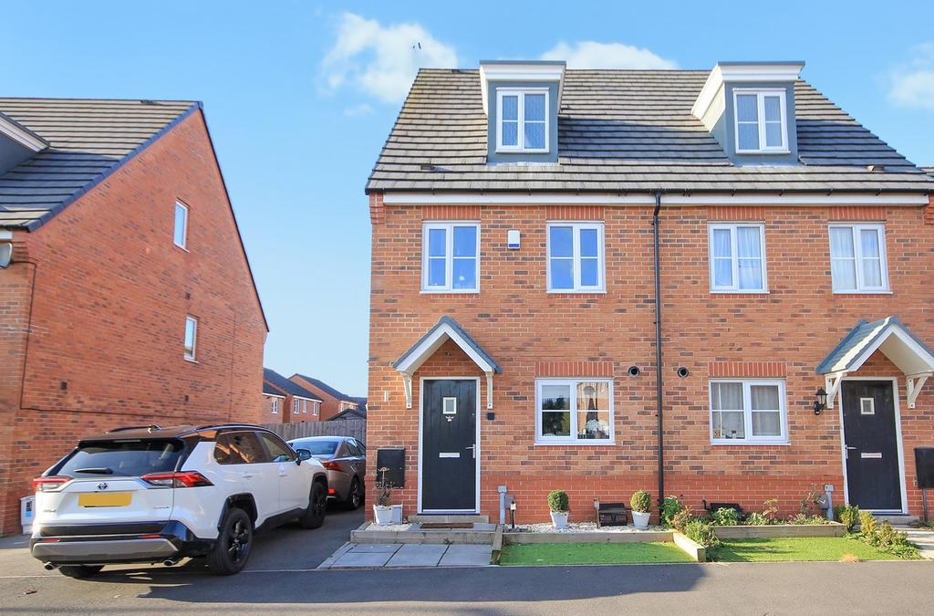 Cardinal Way, NewtonleWillows, WA12 3 bed semidetached house £220,000