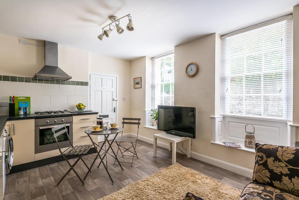 Apartment 2, Castlegate, Malton, YO17 7DZ 1 bed apartment £97,500