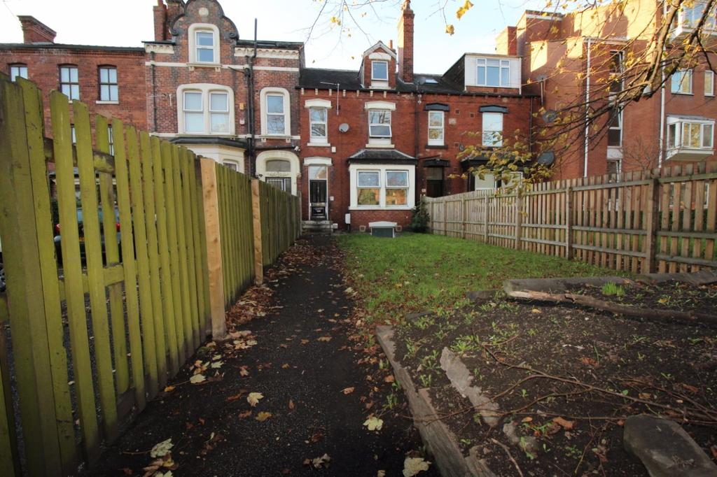 Belle Vue Road, Leeds, LS3 9 bed terraced house £4,290 pcm (£990 pw)