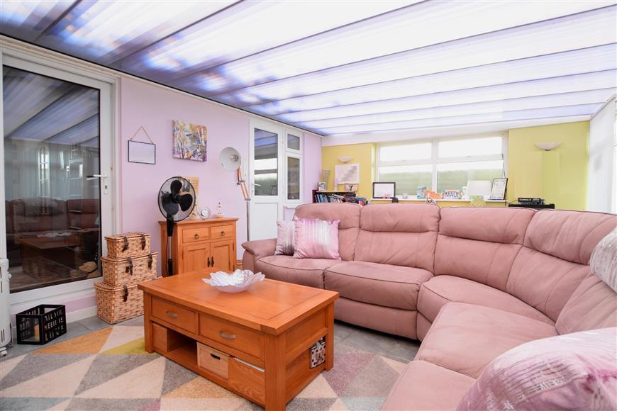 Bristol Avenue, Lancing, West Sussex 3 bed semidetached bungalow £