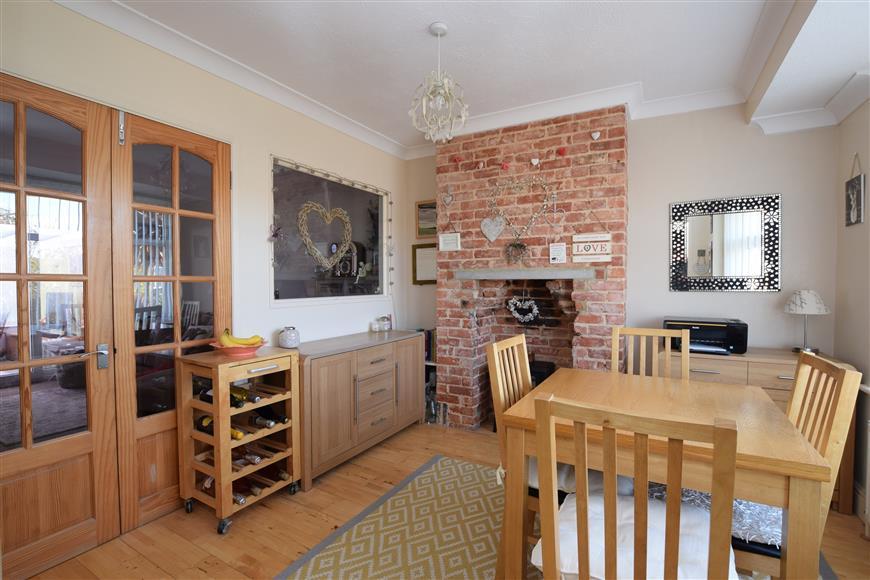 Bristol Avenue, Lancing, West Sussex 3 bed semidetached bungalow £