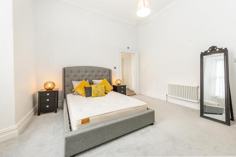 1 bedroom apartment to rent, Flat , Berkeley Crescent, BS8