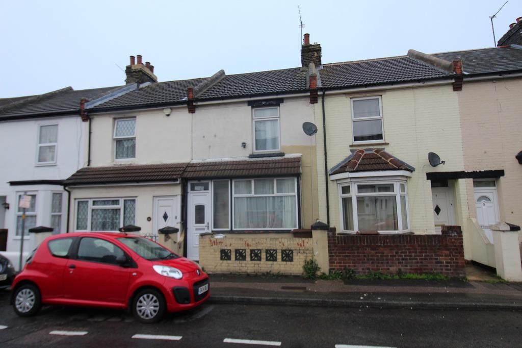 St. Johns Road, Gillingham, Kent, ME7 3 bed terraced house to rent £