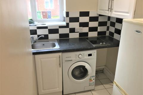 Studio to rent, Burdetts Road, Dagenham RM9