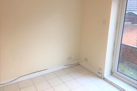 Studio to rent, Burdetts Road, Dagenham RM9