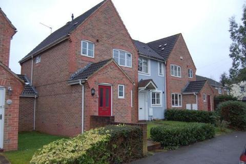 3 bedroom semi-detached house to rent, Redan Road, Aldershot, Hampshire, GU12