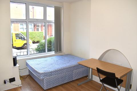 4 bedroom terraced house to rent - Fortuna Grove, Fallowfield, Manchester