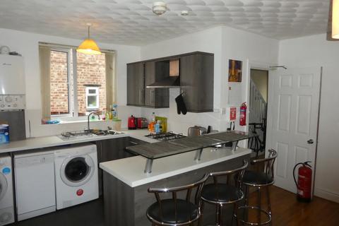 5 bedroom semi-detached house to rent, Delaine Road, Withington, Manchester