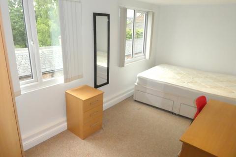 5 bedroom terraced house to rent, Cedar Grove, Fallowfield, Manchester