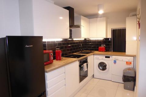 3 bedroom terraced house to rent, Wincombe Street, Rusholme, Manchester