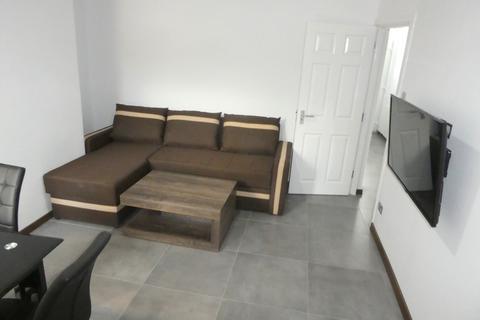 4 bedroom terraced house to rent, Upper West Grove, Manchester