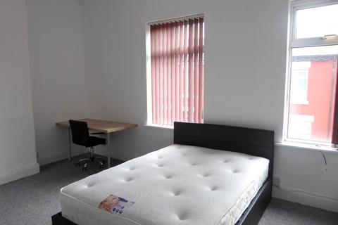 4 bedroom terraced house to rent, Upper West Grove, Manchester
