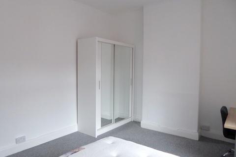 4 bedroom terraced house to rent, Upper West Grove, Manchester
