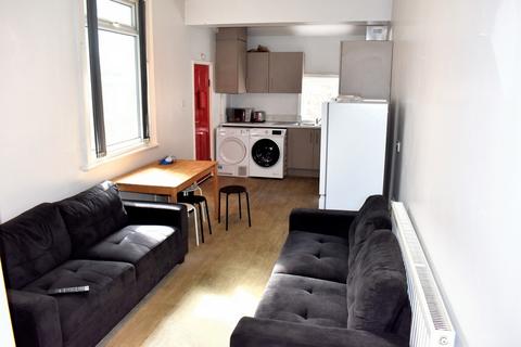 6 bedroom terraced house to rent, Rusholme Place, Rusholme, Manchester