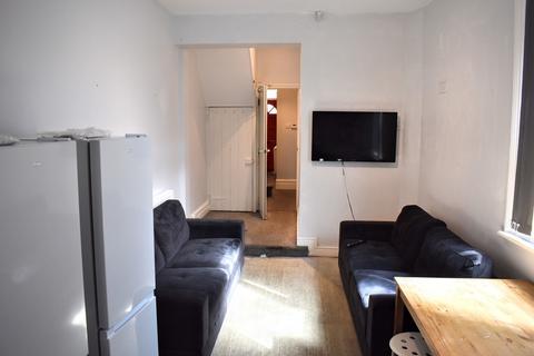 6 bedroom terraced house to rent, Rusholme Place, Rusholme, Manchester