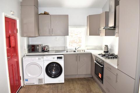 6 bedroom terraced house to rent, Rusholme Place, Rusholme, Manchester