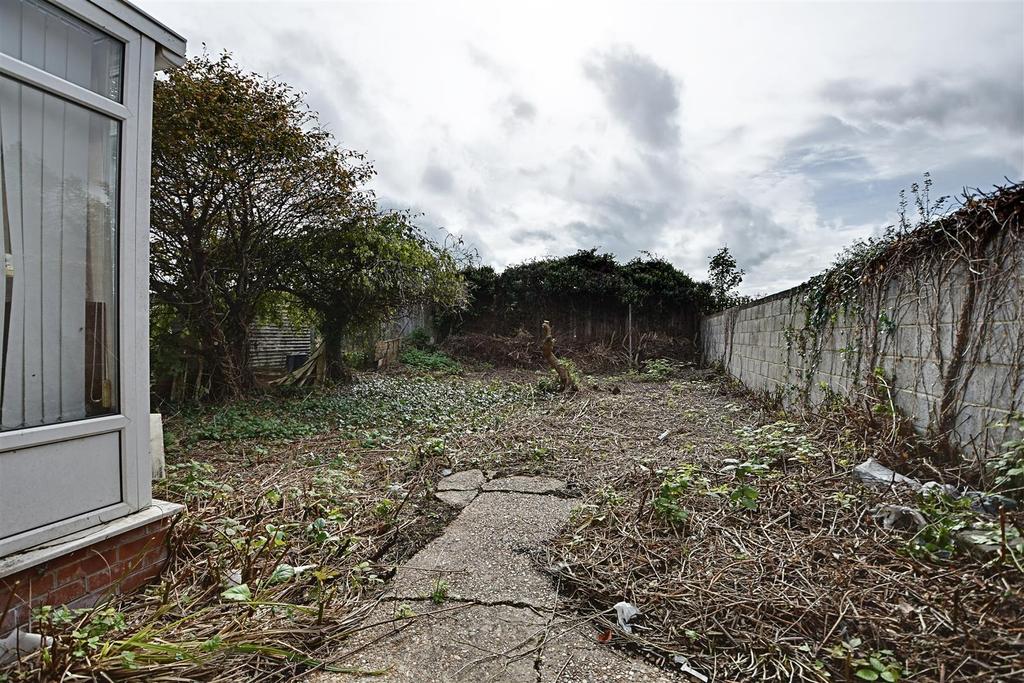 Bancroft Road, BexhillOnSea 2 bed detached bungalow £245,950