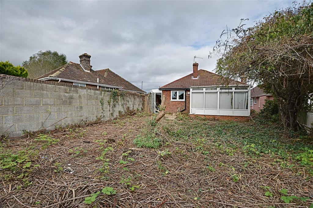 Bancroft Road, BexhillOnSea 2 bed detached bungalow £245,950