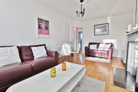 2 bedroom flat to rent, Hartland Court, Friern Barnet N11