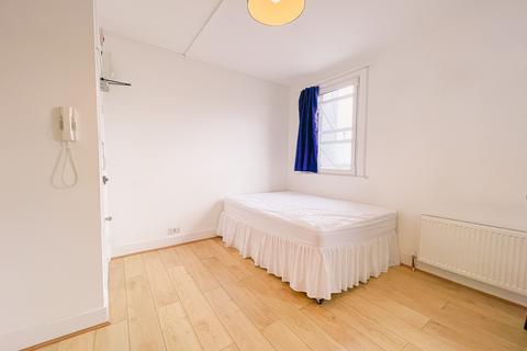 Studio to rent, Holloway Road ,Islington, London  N7