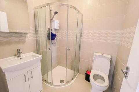 Studio to rent, Holloway Road ,Islington, London  N7