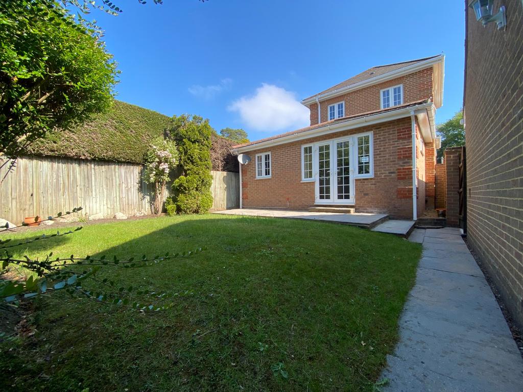 HOOK HEATH 2 bed detached house - £1,895 pcm (£437 pw)