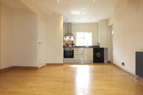 3 bedroom maisonette to rent, WOKING