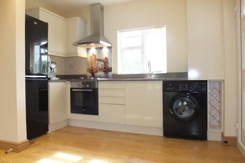 3 bedroom maisonette to rent, WOKING