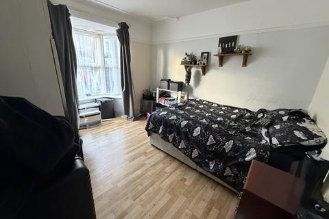3 bedroom house to rent, Burton Road, Polygon, Southampton, SO15