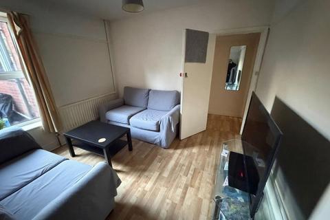 3 bedroom house to rent, Burton Road, Polygon, Southampton, SO15