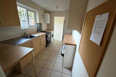 3 bedroom house to rent, Burton Road, Polygon, Southampton, SO15