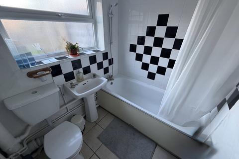 3 bedroom house to rent, Burton Road, Polygon, Southampton, SO15