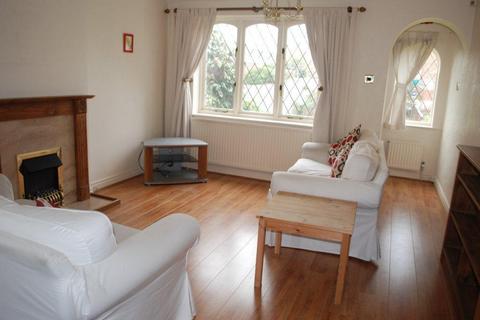 2 bedroom semi-detached house to rent, Thirlmere Close, BEESTON, LS11
