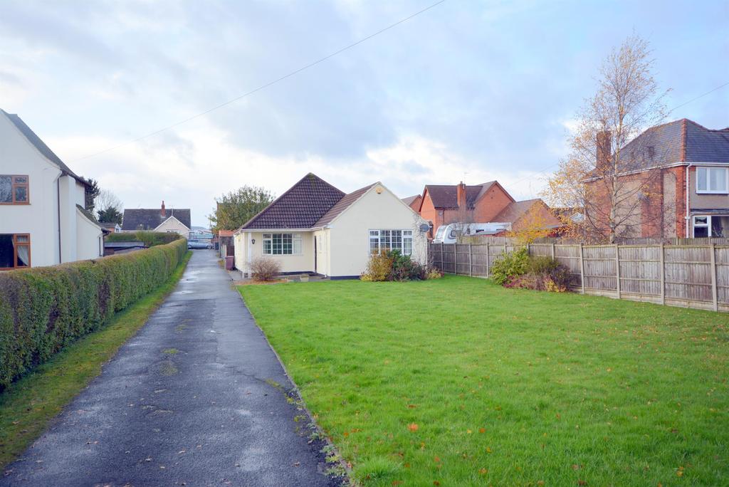 Stretton Road, Clay Cross, Chesterfield, S45 9AQ 3 bed detached