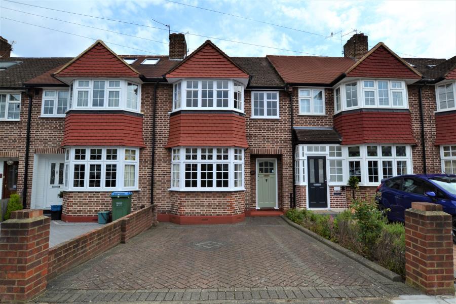 Lincoln Avenue, Twickenham, TW2 3 bed terraced house £600,000