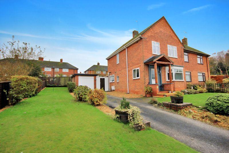Lakewood Drive, Barlaston 3 bed semidetached house £200,000