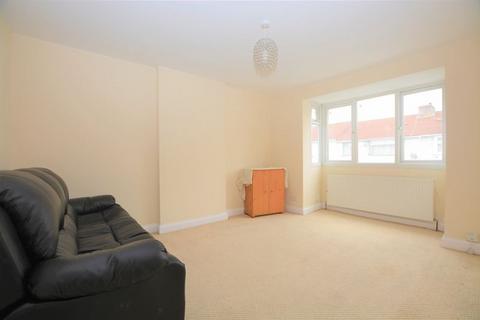 1 bedroom apartment to rent, Richmond Crescent, Slough