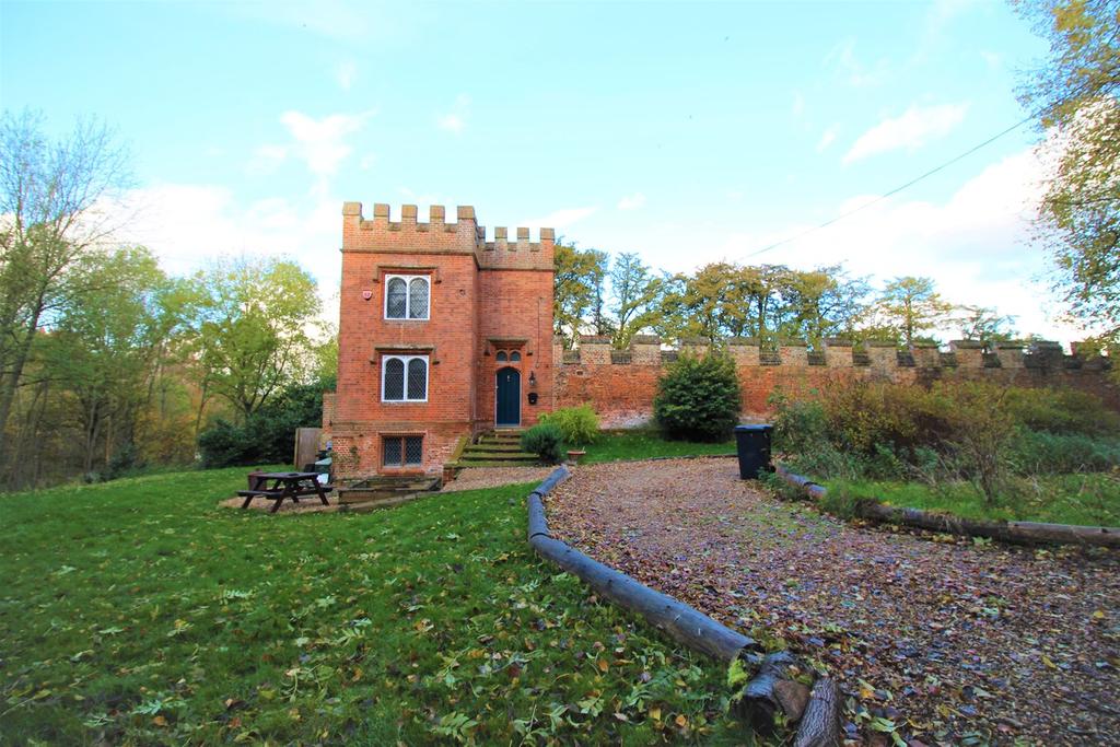 Hatfield Park, Hatfield, AL9 2 bed cottage £1,600 pcm (£369 pw)