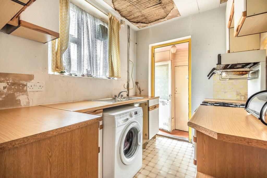 Brampton Park Road, Hitchin, SG5 3 bed semidetached house £400,000
