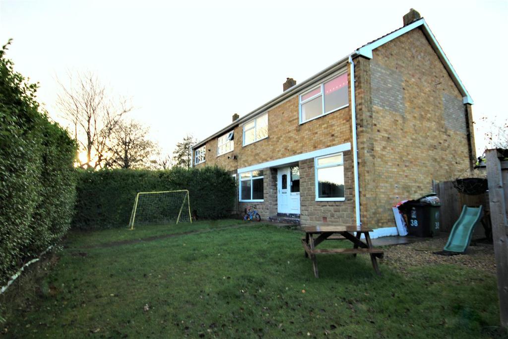 Sandbanks Drive, Hartlepool 3 bed semidetached house £600 pcm (£138 pw)