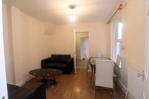 2 bedroom flat to rent, Basingstoke Road, Reading