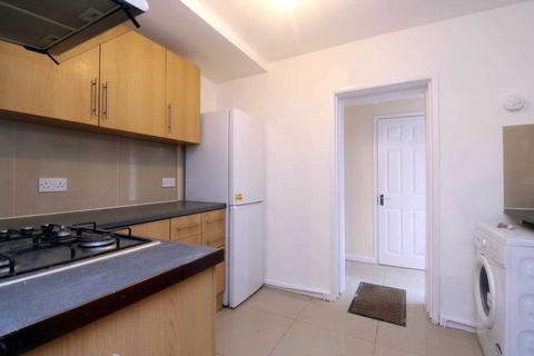 2 bedroom flat to rent, Basingstoke Road, Reading