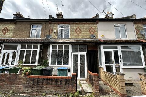 3 bedroom terraced house to rent, Parker Street, North Watford, WD24
