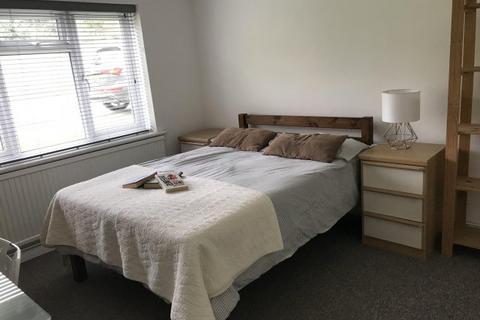 3 bedroom flat to rent, Beaconsfield Road
