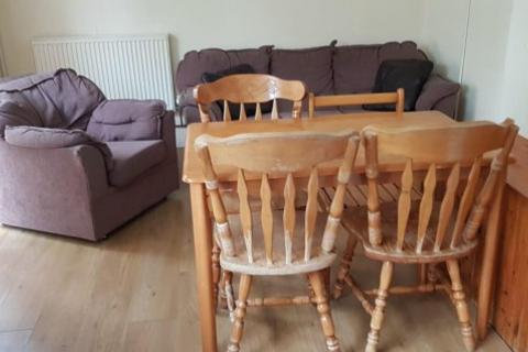 4 bedroom house share to rent - Sussex Avenue