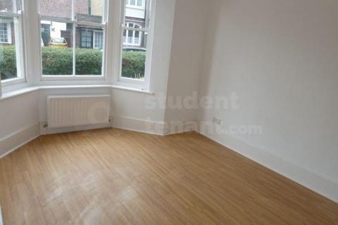 2 bedroom flat to rent - South Street