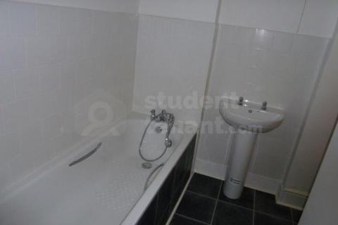 2 bedroom flat to rent - South Street