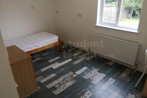 8 bedroom house share to rent - Chase Road