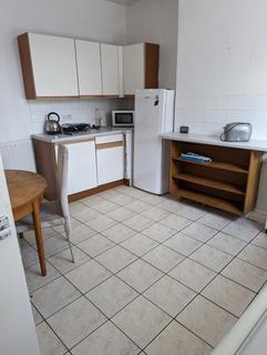 2 bedroom flat to rent, Beech Avenue